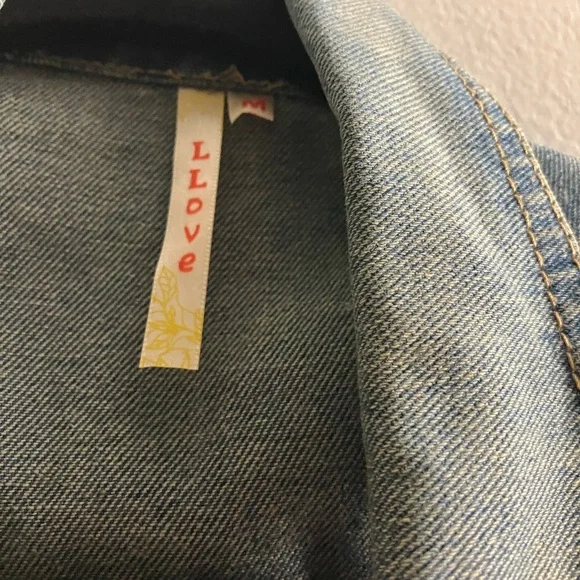 Llove Denim Pearl and Rhinestone sleeveless vest Women’s Medium - Picture 4 of 7